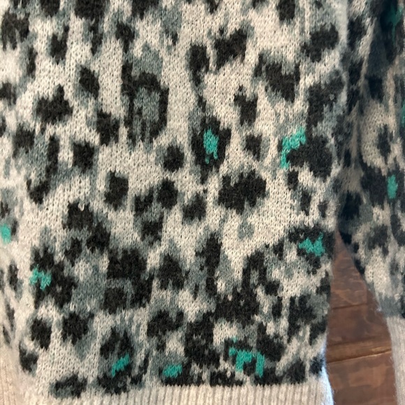 LOFT Women's Gray Sweater - Picture 2 of 3